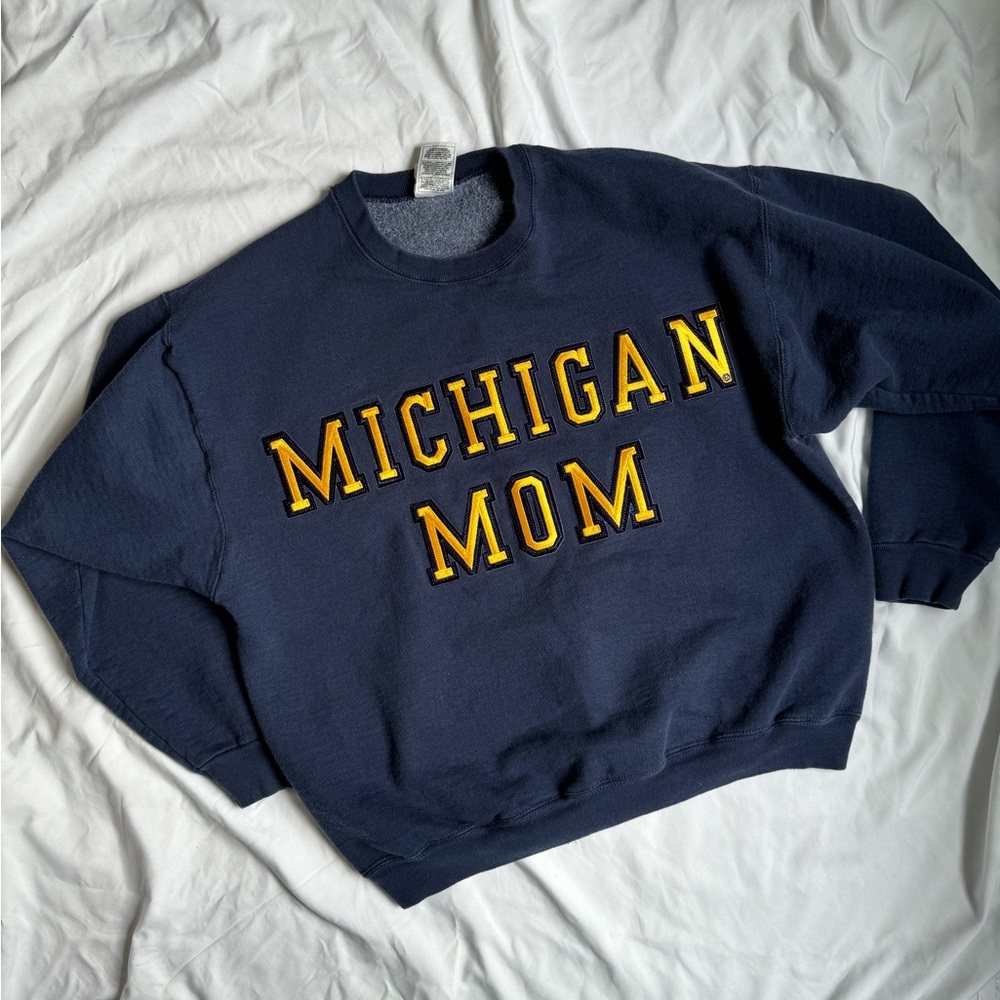 SOLD ⭐️ Vintage 90s Michigan Mom Crewneck